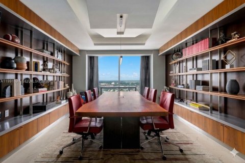 Condominio en venta en Miami, Florida, 4 dormitorios, 619.75 m2 № 2055995 - foto 10