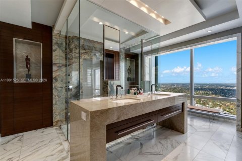 Condominio en venta en Miami, Florida, 4 dormitorios, 619.75 m2 № 2055995 - foto 9