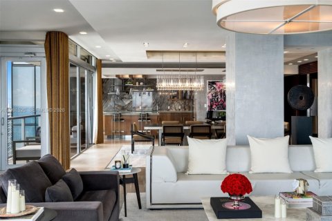 Condominio en venta en Miami, Florida, 4 dormitorios, 619.75 m2 № 2055995 - foto 6
