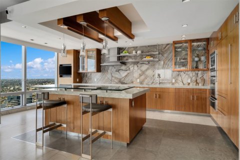 Condominio en venta en Miami, Florida, 4 dormitorios, 619.75 m2 № 2055995 - foto 5