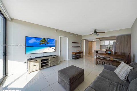 Condo in Doral, Florida, 1 bedroom № 1986041 - photo 8