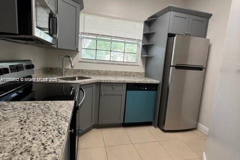 Condo in Pembroke Pines, Florida, 2 bedrooms  № 1888224 - photo 3