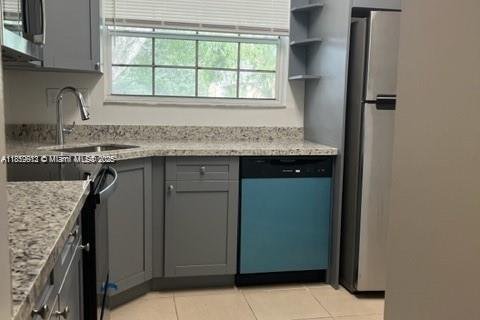 Condo in Pembroke Pines, Florida, 2 bedrooms  № 1888224 - photo 1
