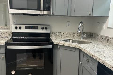 Condo in Pembroke Pines, Florida, 2 bedrooms  № 1888224 - photo 5
