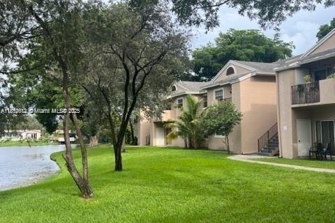 Condo in Pembroke Pines, Florida, 2 bedrooms  № 1888224 - photo 10