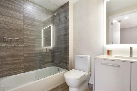 Condo in Miami, Florida, 3 bedrooms № 2027543 - photo 23
