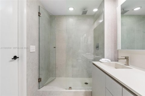 Condo in Miami, Florida, 3 bedrooms № 2027543 - photo 20