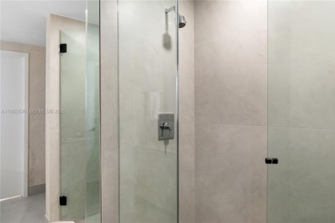 Condo in Miami, Florida, 3 bedrooms № 2027543 - photo 30