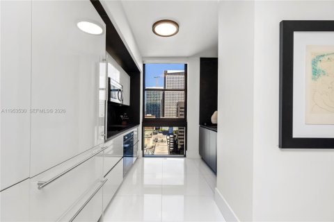 Condo in Miami, Florida, 3 bedrooms № 2027543 - photo 5