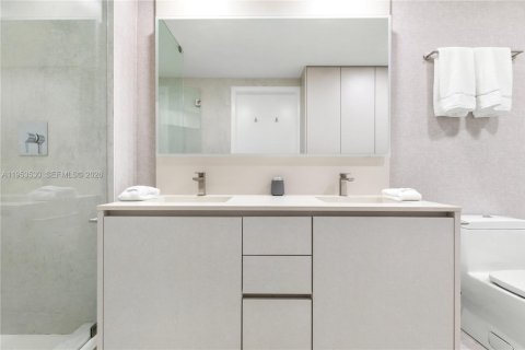 Condo in Miami, Florida, 3 bedrooms № 2027543 - photo 18