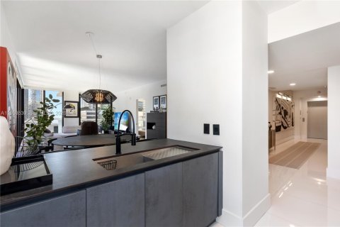 Condo in Miami, Florida, 3 bedrooms № 2027543 - photo 10