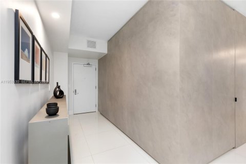 Condo in Miami, Florida, 3 bedrooms № 2027543 - photo 12