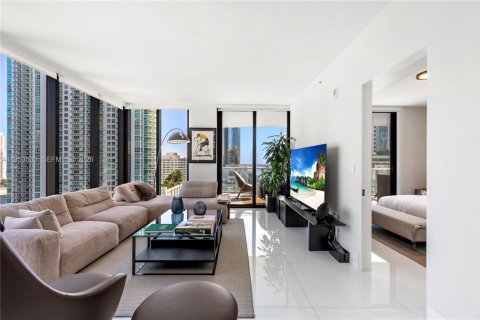 Condo in Miami, Florida, 3 bedrooms № 2027543 - photo 4