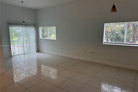Touwnhouse à vendre à Hollywood, Floride: 3 chambres, 199.74 m2 № 2179841 - photo 11