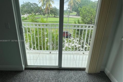 Touwnhouse à vendre à Hollywood, Floride: 3 chambres, 199.74 m2 № 2179841 - photo 25