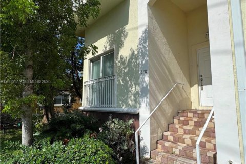 Touwnhouse à vendre à Hollywood, Floride: 3 chambres, 199.74 m2 № 2179841 - photo 2