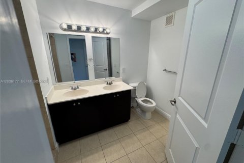Touwnhouse à vendre à Hollywood, Floride: 3 chambres, 199.74 m2 № 2179841 - photo 23