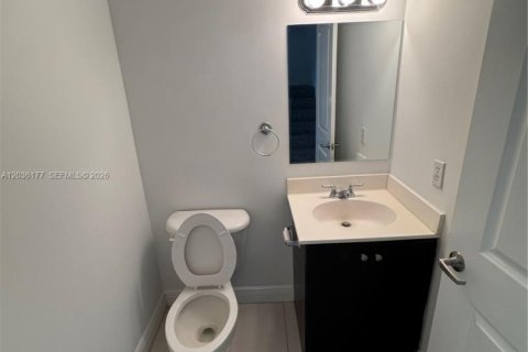 Touwnhouse à vendre à Hollywood, Floride: 3 chambres, 199.74 m2 № 2179841 - photo 22