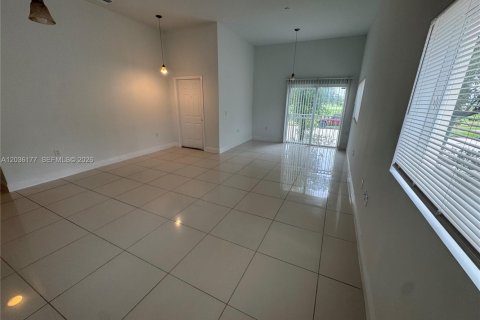 Touwnhouse à vendre à Hollywood, Floride: 3 chambres, 199.74 m2 № 2179841 - photo 12