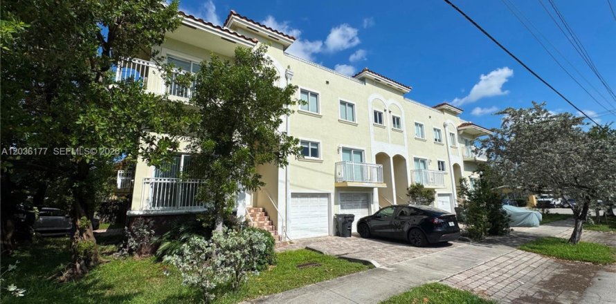 Touwnhouse à Hollywood, Floride 3 chambres, 199.74 m2 № 2179841
