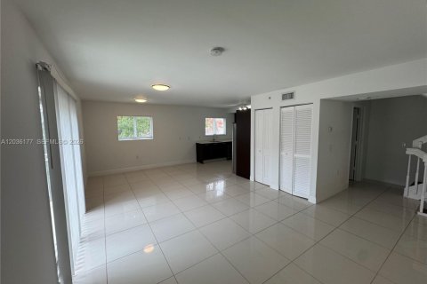 Touwnhouse à vendre à Hollywood, Floride: 3 chambres, 199.74 m2 № 2179841 - photo 16