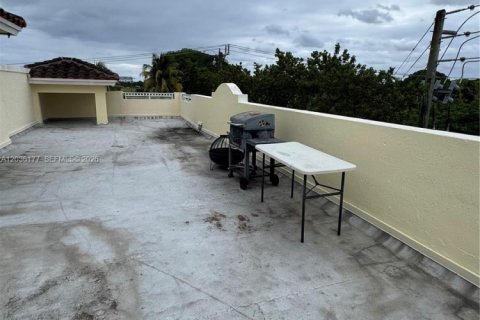 Touwnhouse à vendre à Hollywood, Floride: 3 chambres, 199.74 m2 № 2179841 - photo 30