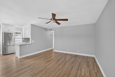 Condo in Delray Beach, Florida, 2 bedrooms  № 2185266 - photo 11