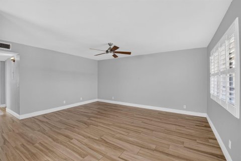 Condo in Delray Beach, Florida, 2 bedrooms  № 2185266 - photo 9