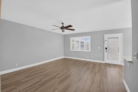 Condo in Delray Beach, Florida, 2 bedrooms  № 2185266 - photo 7