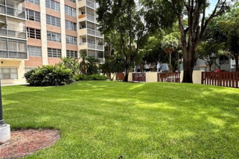 Condominio en alquiler en Coral Springs, Florida, 2 dormitorios, 120.77 m2 № 1231251 - foto 1