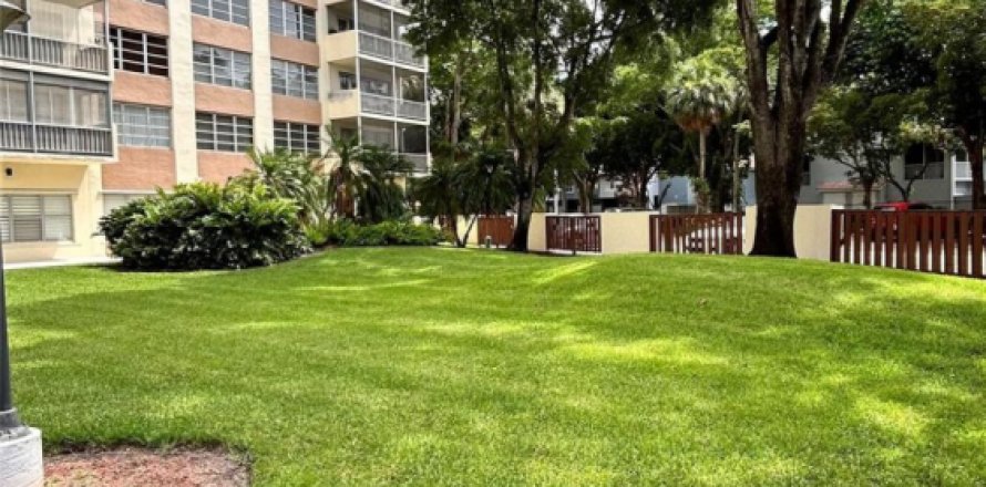 Condominio en Coral Springs, Florida, 2 dormitorios № 1231251