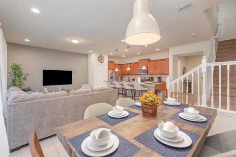 Touwnhouse à vendre à Kissimmee, Floride: 5 chambres, 210.24 m2 № 2280432 - photo 7