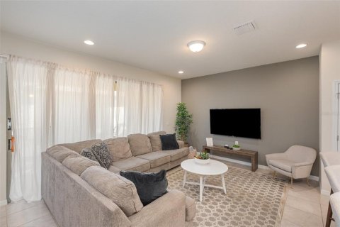 Touwnhouse à vendre à Kissimmee, Floride: 5 chambres, 210.24 m2 № 2280432 - photo 4