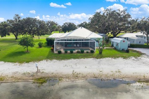House in Avon Park, Florida 4 bedrooms, 239.78 sq.m. № 2403711 - photo 9