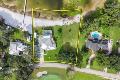 House in Avon Park, Florida 4 bedrooms, 239.78 sq.m. № 2403711 - photo 3