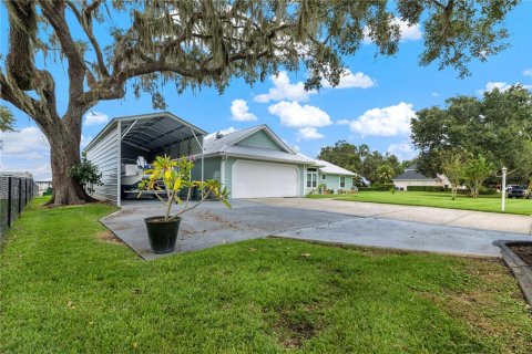 House in Avon Park, Florida 4 bedrooms, 239.78 sq.m. № 2403711 - photo 27