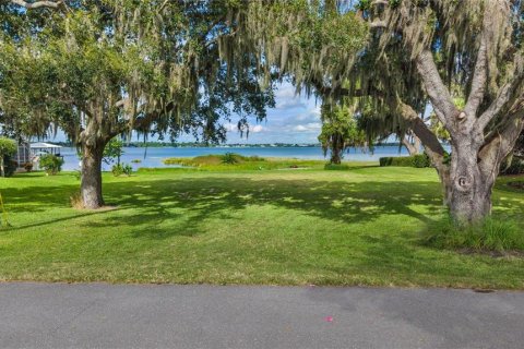 House in Avon Park, Florida 4 bedrooms, 239.78 sq.m. № 2403711 - photo 21