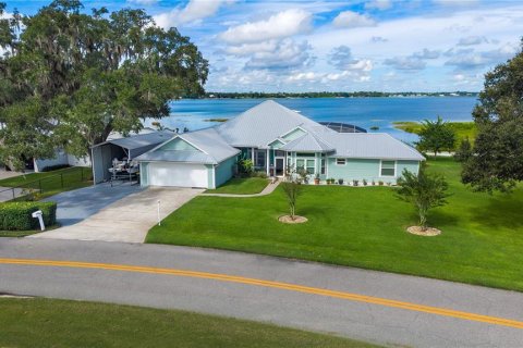 House in Avon Park, Florida 4 bedrooms, 239.78 sq.m. № 2403711 - photo 7