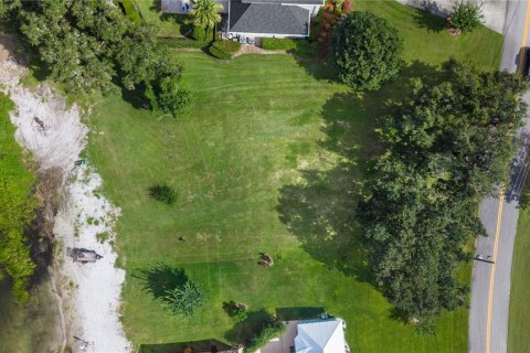 House in Avon Park, Florida 4 bedrooms, 239.78 sq.m. № 2403711 - photo 19