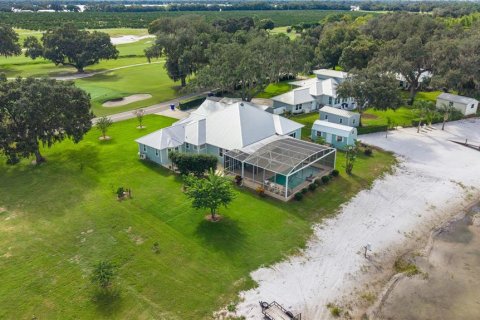 House in Avon Park, Florida 4 bedrooms, 239.78 sq.m. № 2403711 - photo 17