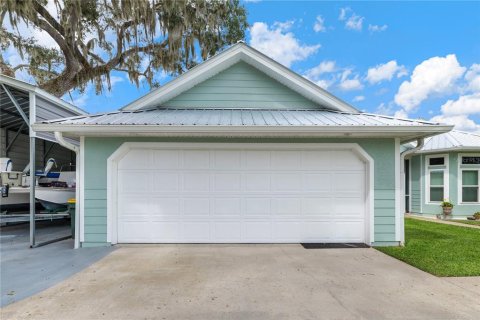 House in Avon Park, Florida 4 bedrooms, 239.78 sq.m. № 2403711 - photo 25