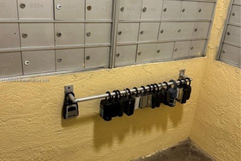 Condo in Coral Springs, Florida, 1 bedroom  № 2068923 - photo 20