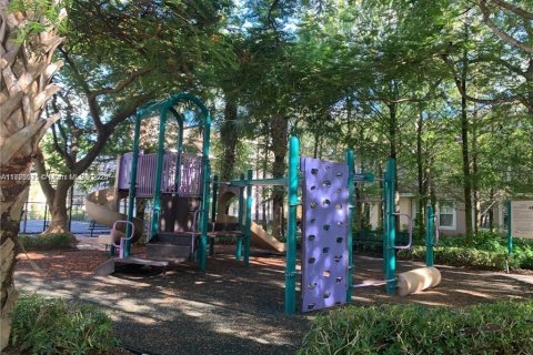 Condo in Coral Springs, Florida, 1 bedroom  № 2068923 - photo 19