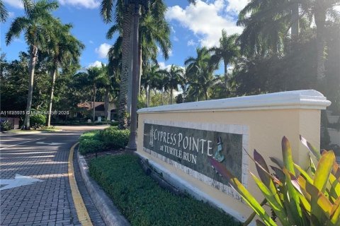 Condo in Coral Springs, Florida, 1 bedroom  № 2068923 - photo 14