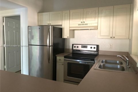 Condo in Coral Springs, Florida, 1 bedroom  № 2068923 - photo 4