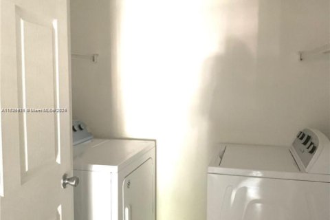 Condo in Coral Springs, Florida, 1 bedroom  № 2068923 - photo 5