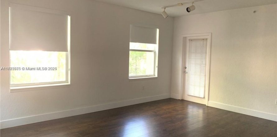 Condo in Coral Springs, Florida, 1 bedroom  № 2068923