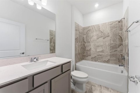 House in Thonotosassa, Florida 4 bedrooms, 171.87 sq.m. № 2117962 - photo 12
