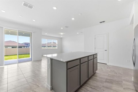 House in Thonotosassa, Florida 4 bedrooms, 171.87 sq.m. № 2117962 - photo 5