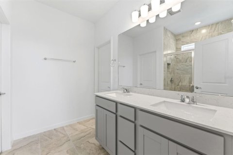 House in Thonotosassa, Florida 4 bedrooms, 171.87 sq.m. № 2117962 - photo 8